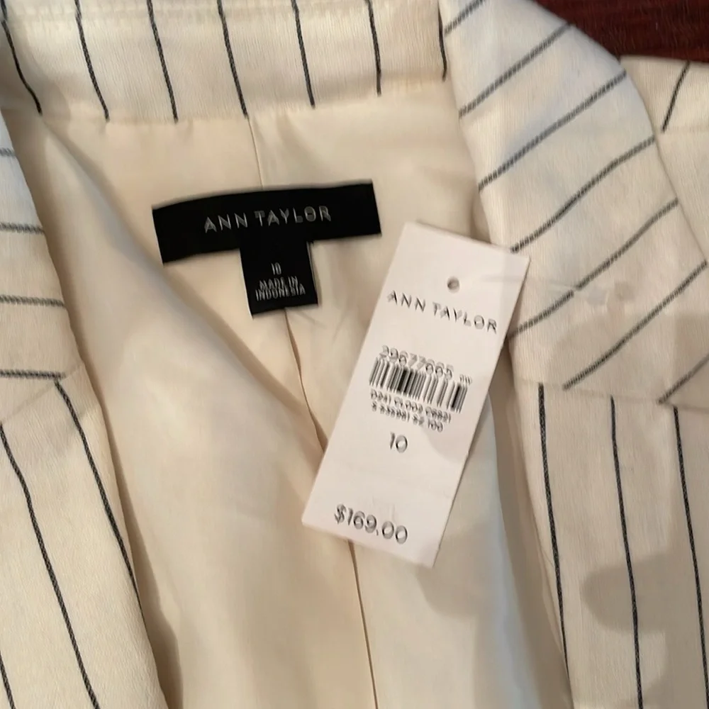 Ann Taylor cream  and Black  Blazer with Tailored Cut - Picture 4 of 8